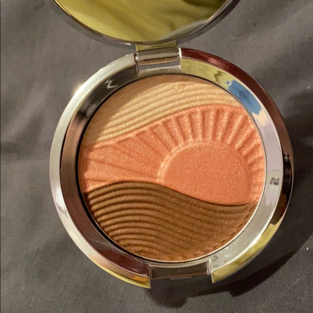 BECCA CHRISSY TEGAN ENDLESS BRONZE AND GLOW